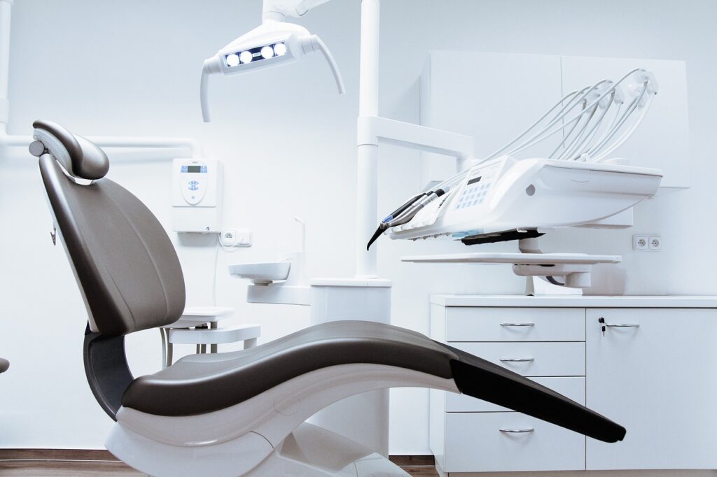 chair, dentist, dental-2584260.jpg